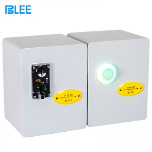 card twist game machine