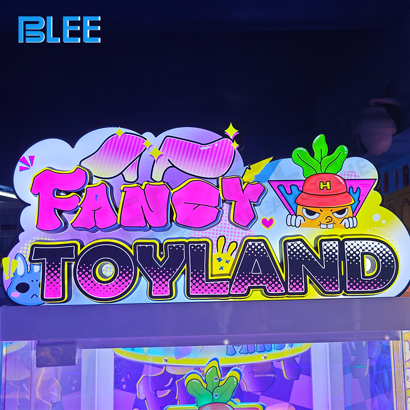 Transparent prize chamber filled with attractive plush toys