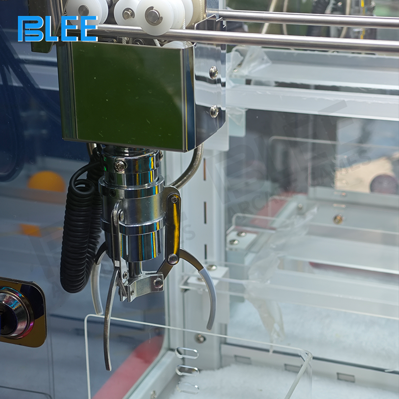 cute house design mini claw machine by BLEE